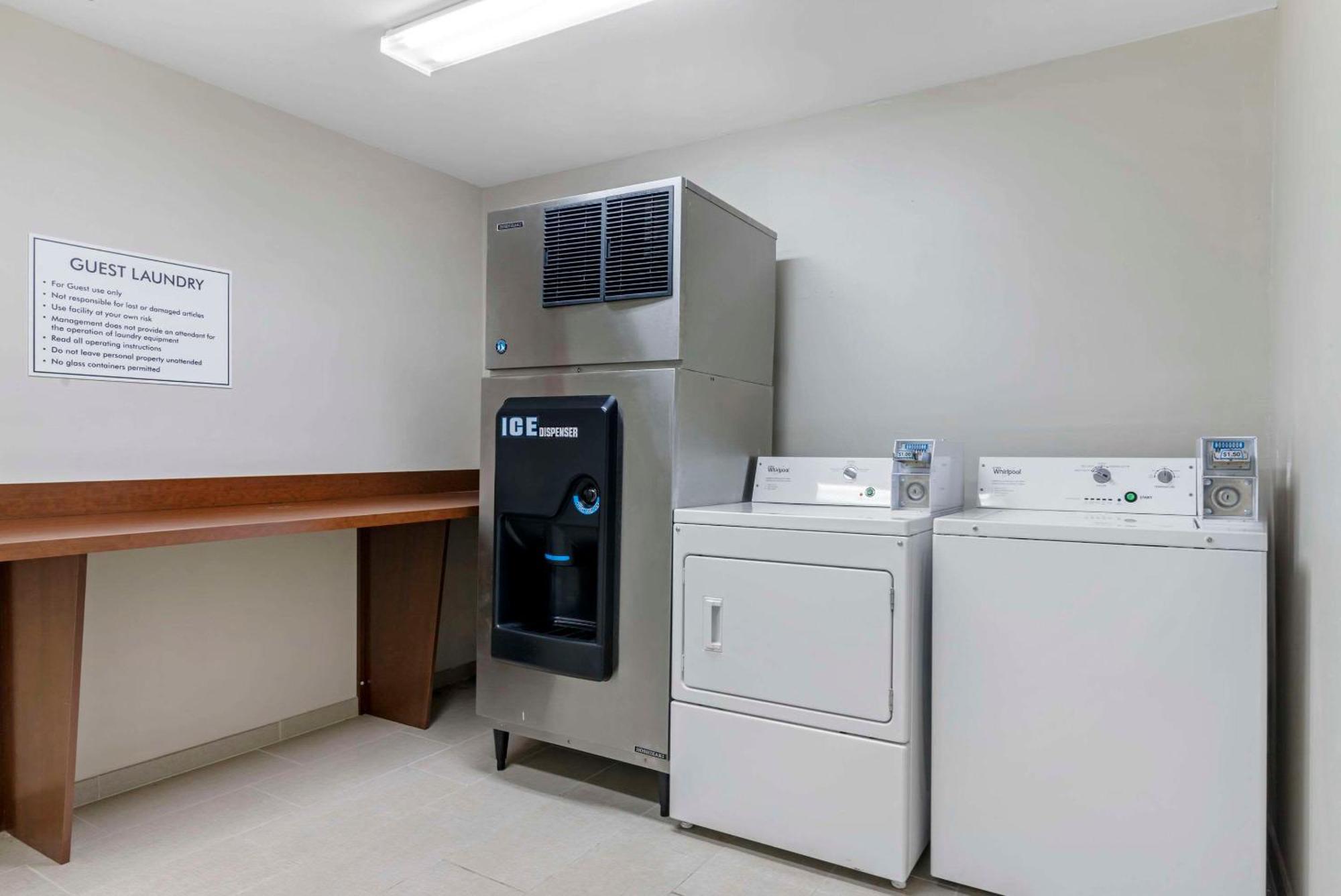 ברונסוויק Comfort Inn & Suites מראה חיצוני תמונה