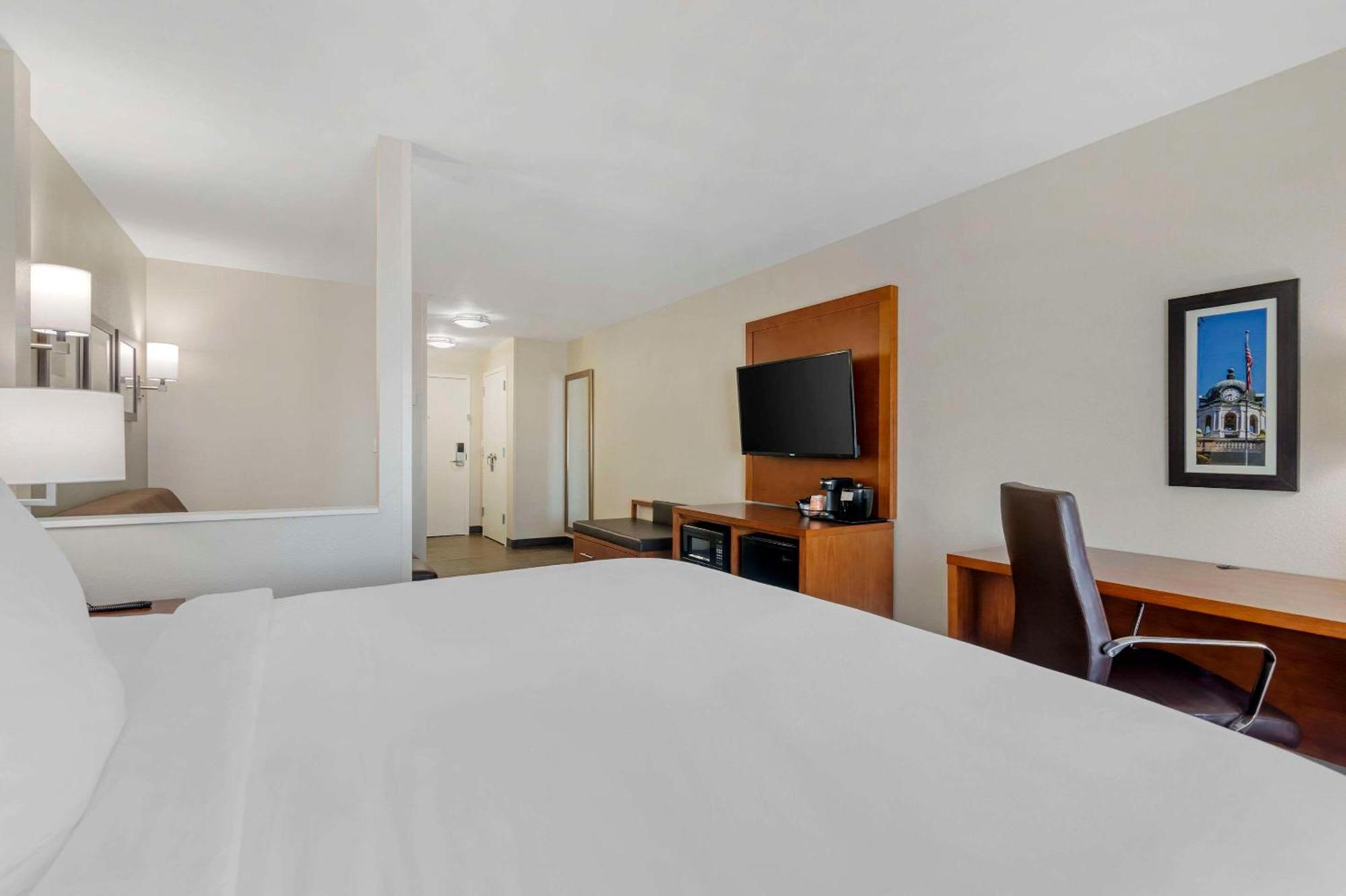 ברונסוויק Comfort Inn & Suites מראה חיצוני תמונה