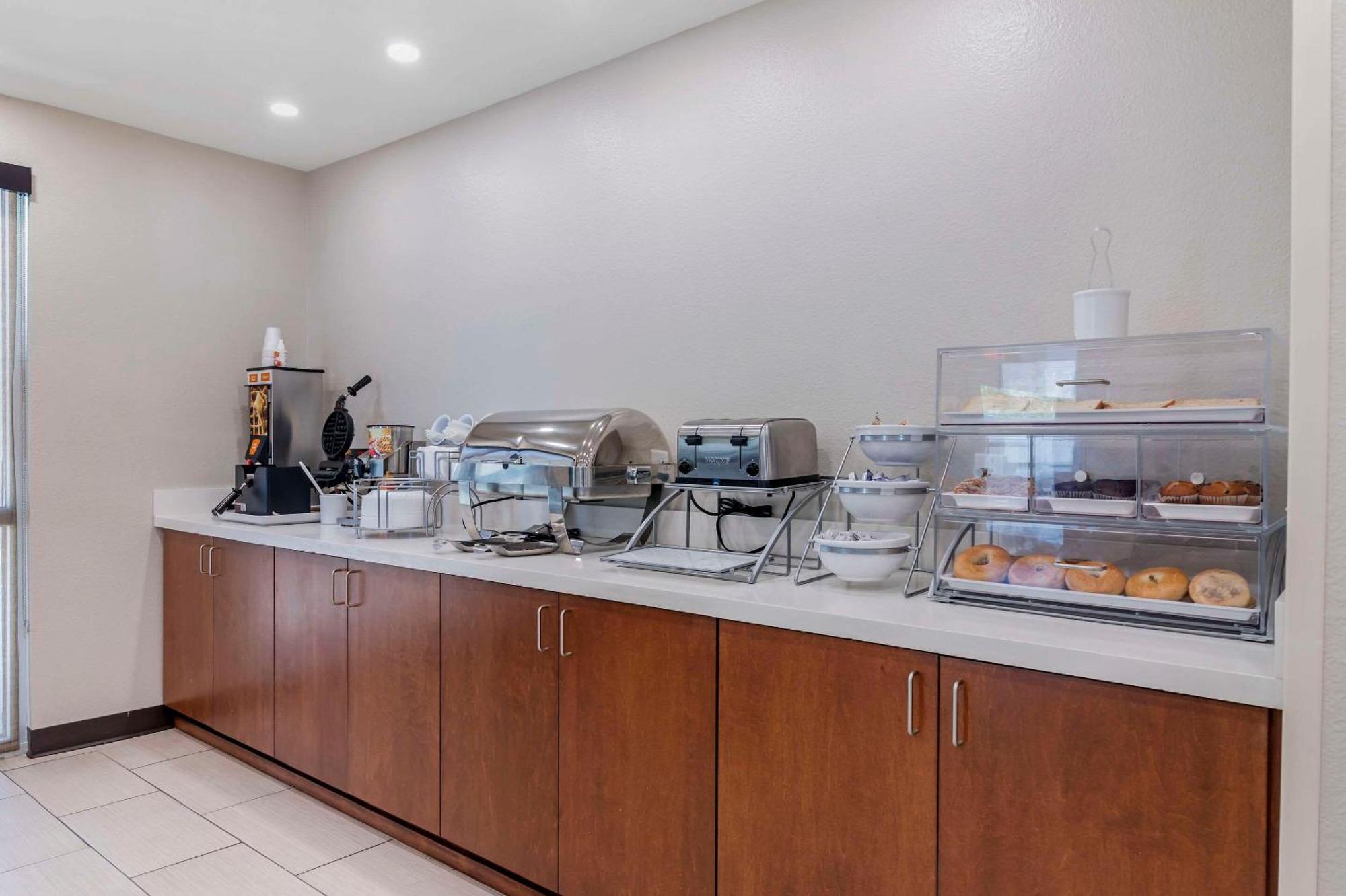 ברונסוויק Comfort Inn & Suites מראה חיצוני תמונה