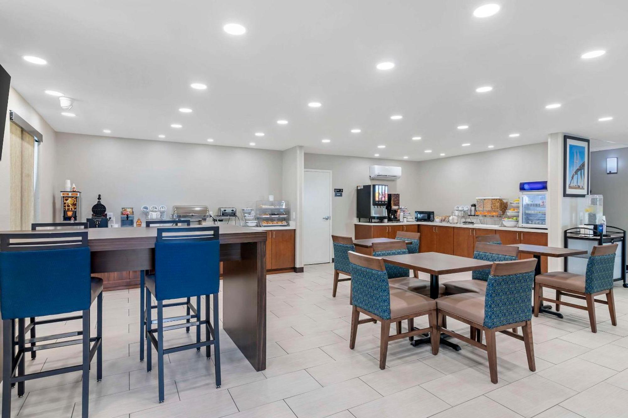 ברונסוויק Comfort Inn & Suites מראה חיצוני תמונה