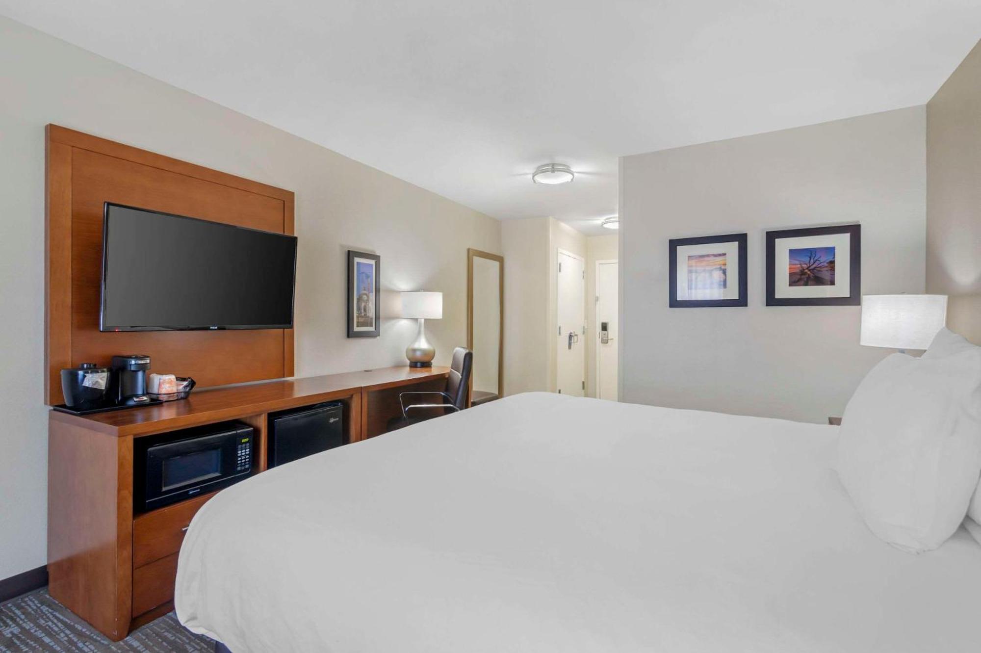 ברונסוויק Comfort Inn & Suites מראה חיצוני תמונה
