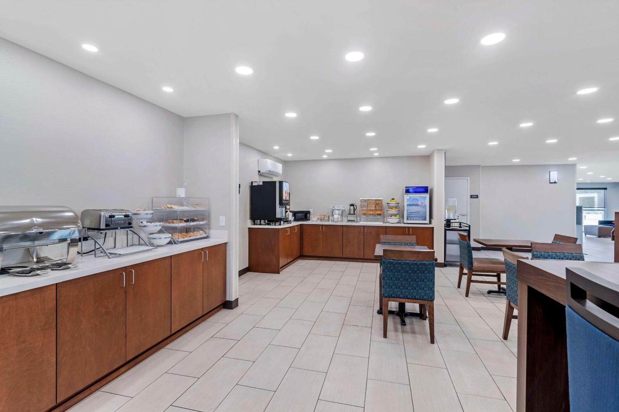 ברונסוויק Comfort Inn & Suites מראה חיצוני תמונה