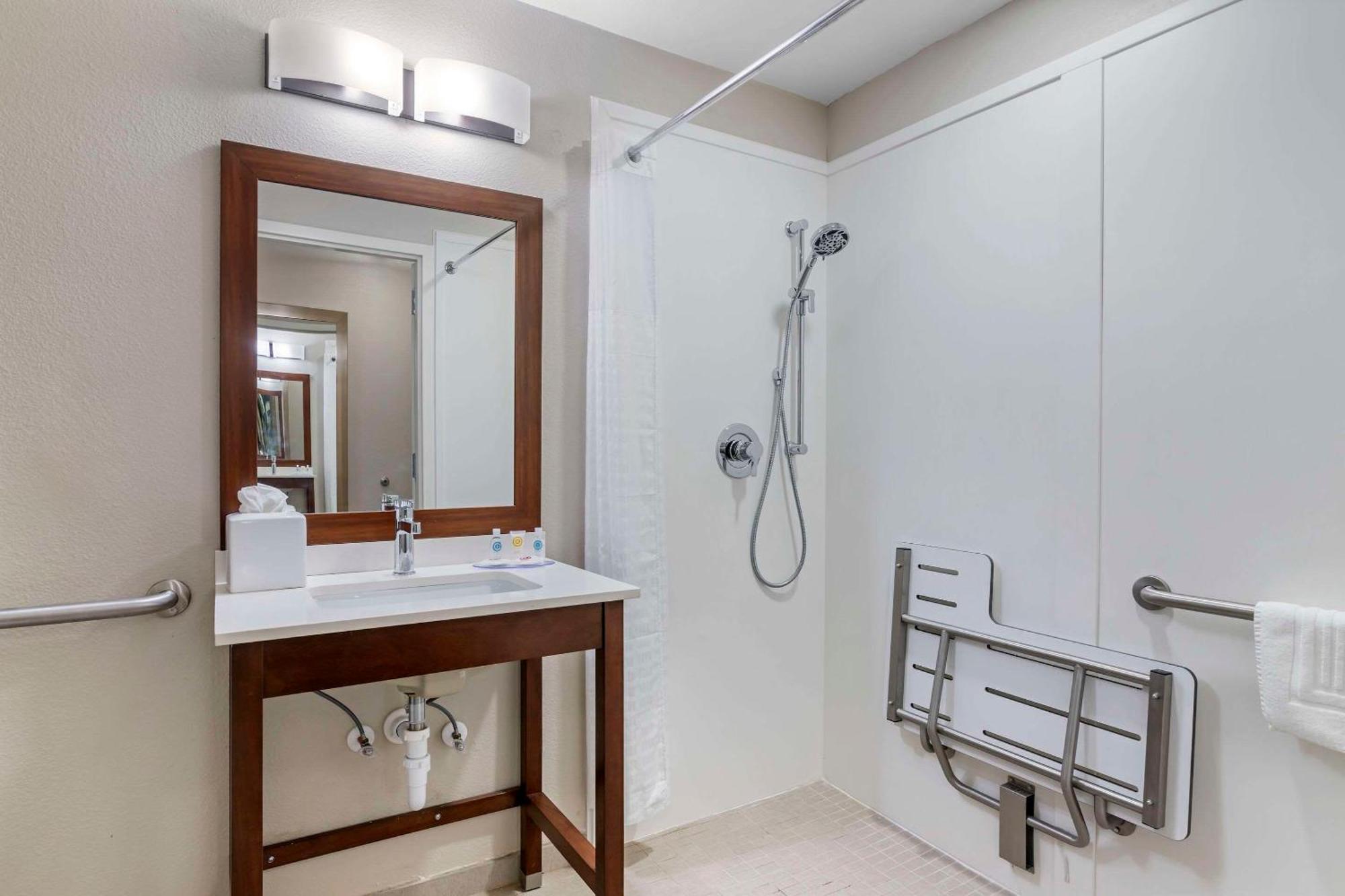ברונסוויק Comfort Inn & Suites מראה חיצוני תמונה