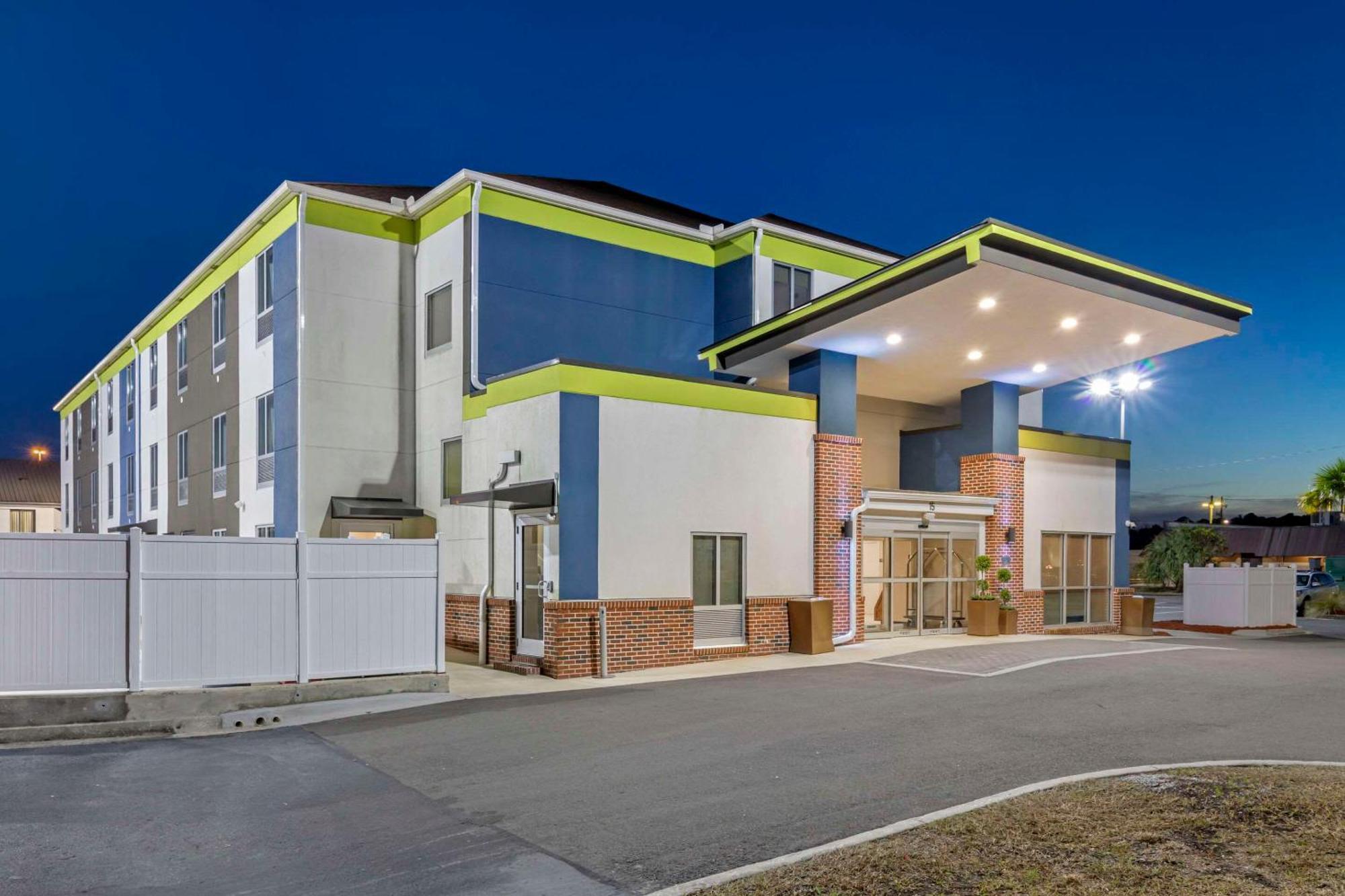 ברונסוויק Comfort Inn & Suites מראה חיצוני תמונה